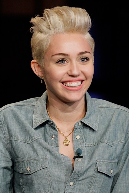 Dominican Republican Bans Miley Cyrus For Ã¢â‚¬Å“Promoting Lesbian SexÃ¢â‚¬ | GLBT  News